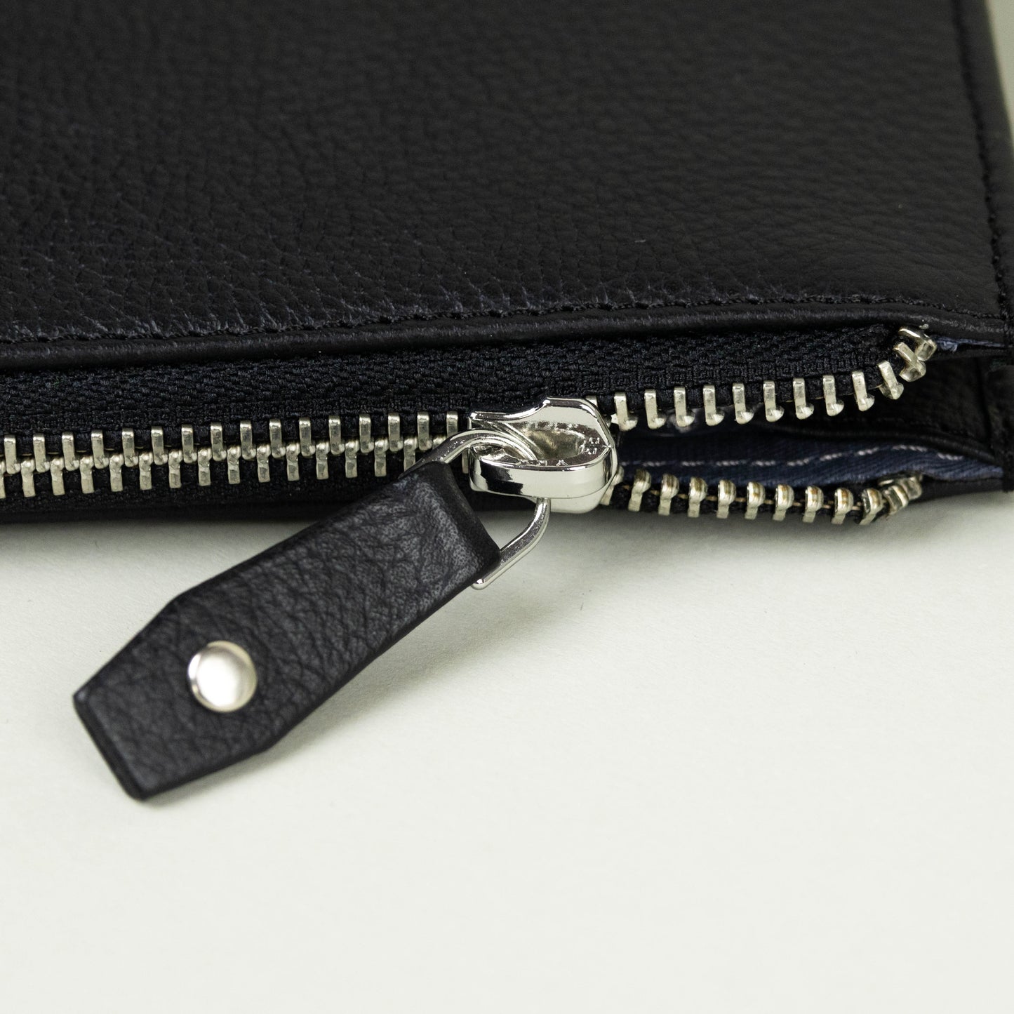 iPad L-Zip Portfolio Case Leather