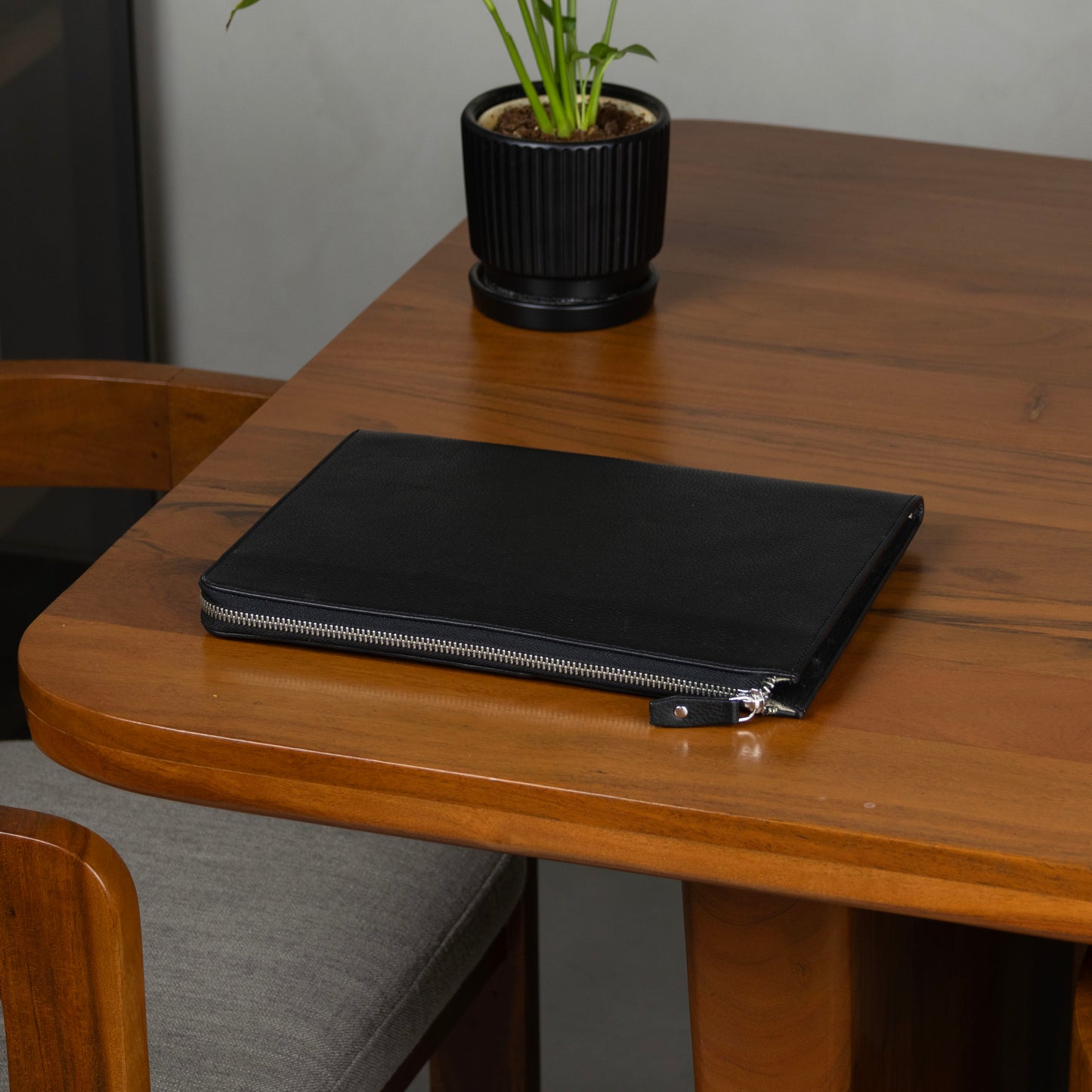 Leather iPad Organizer with a zip around closure