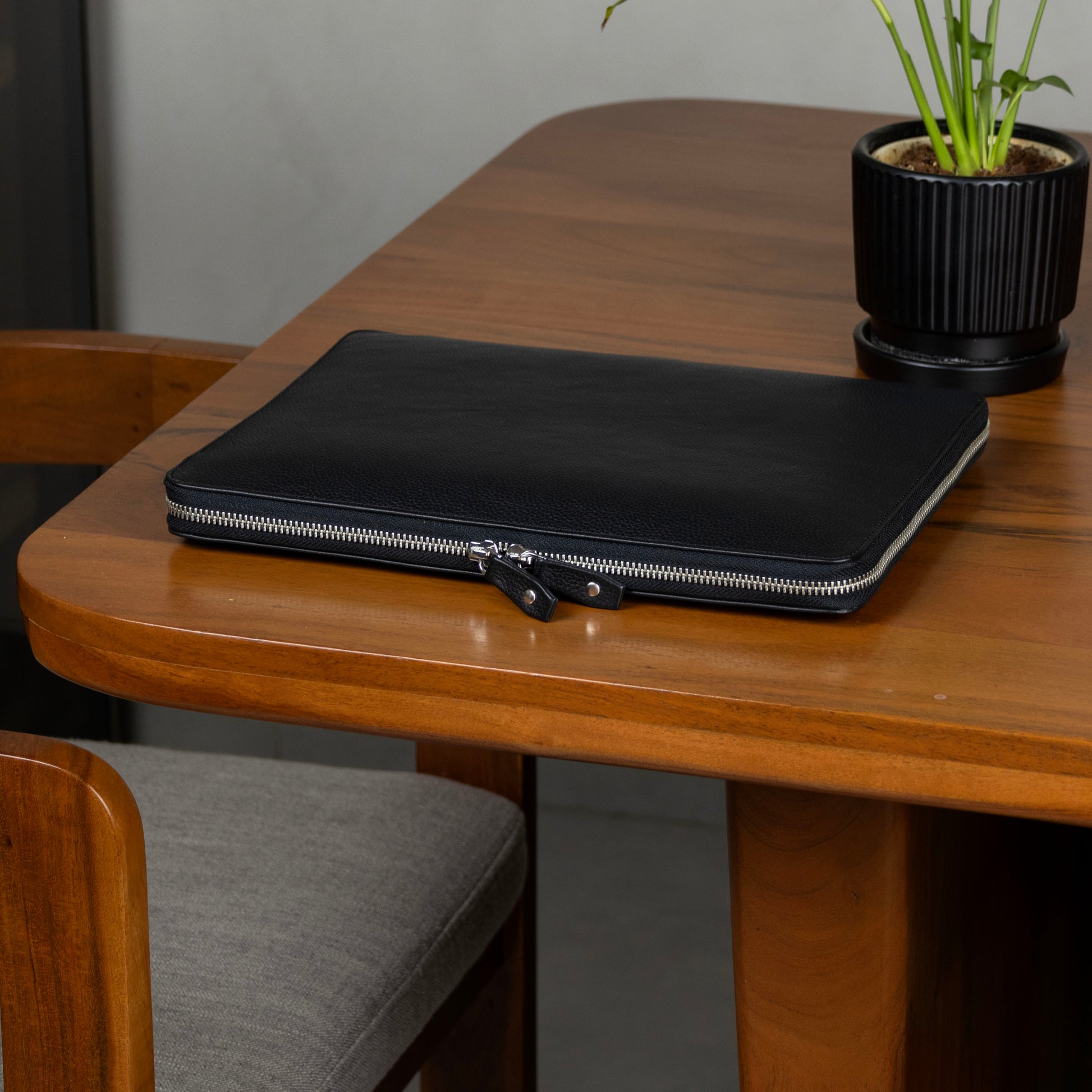 Slim laptop case for your MacBook Air / Pro. Slim profile makes it easy to carry in a bag