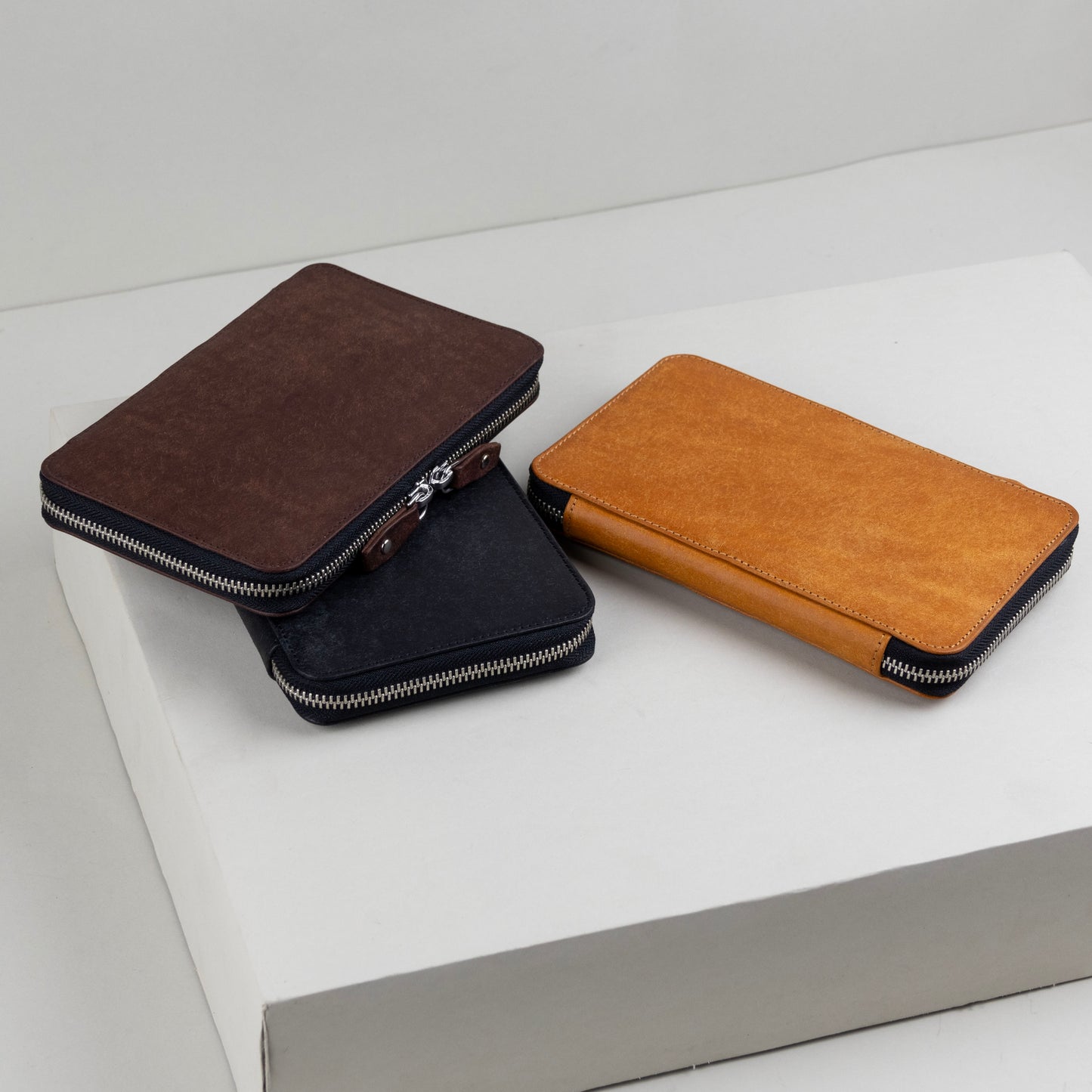 Vegetable Tanned Leather Passport Holder with Zippers - Pueblo Tobacco