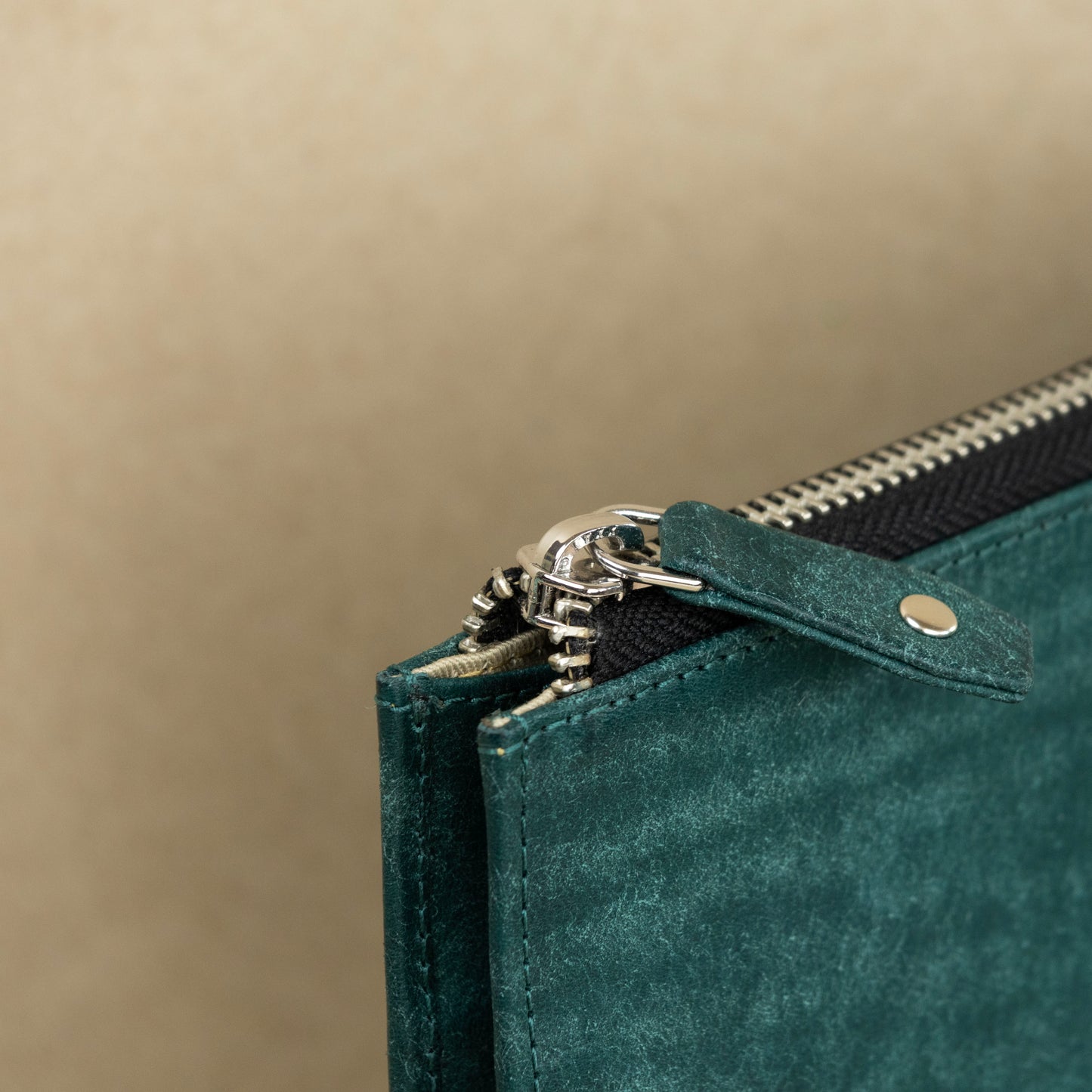 iPad L-Zip Portfolio Case Leather