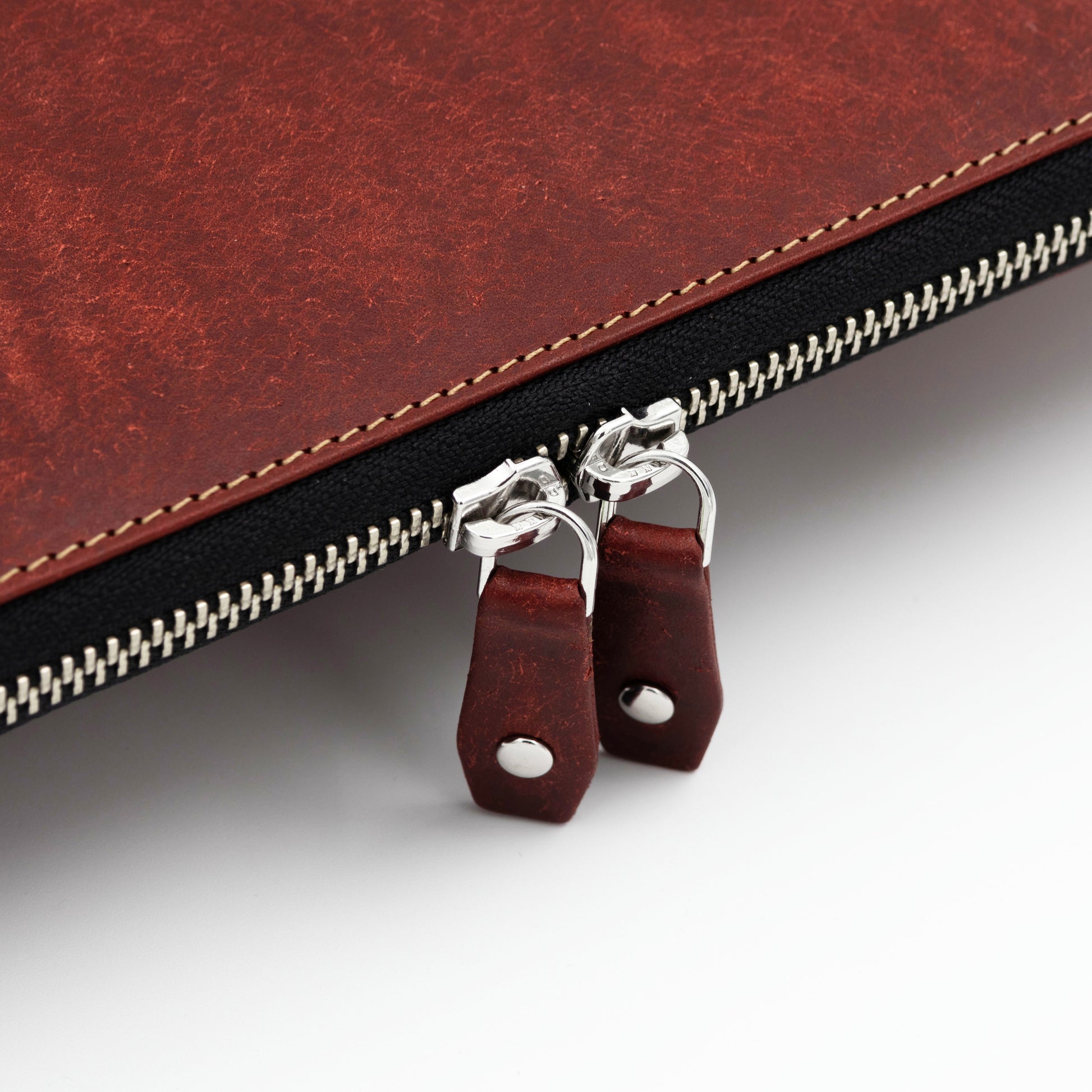 The leather laptop case is designed with YKK zippers for smooth functioning and long life.