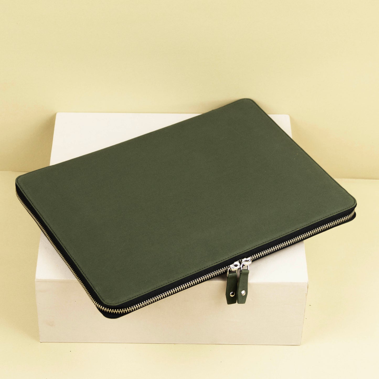 Slim Laptop Case for MacBook Air 13 / 15 inch, Dell XPS, HP Spectre x360 & Surface Pro - Olive