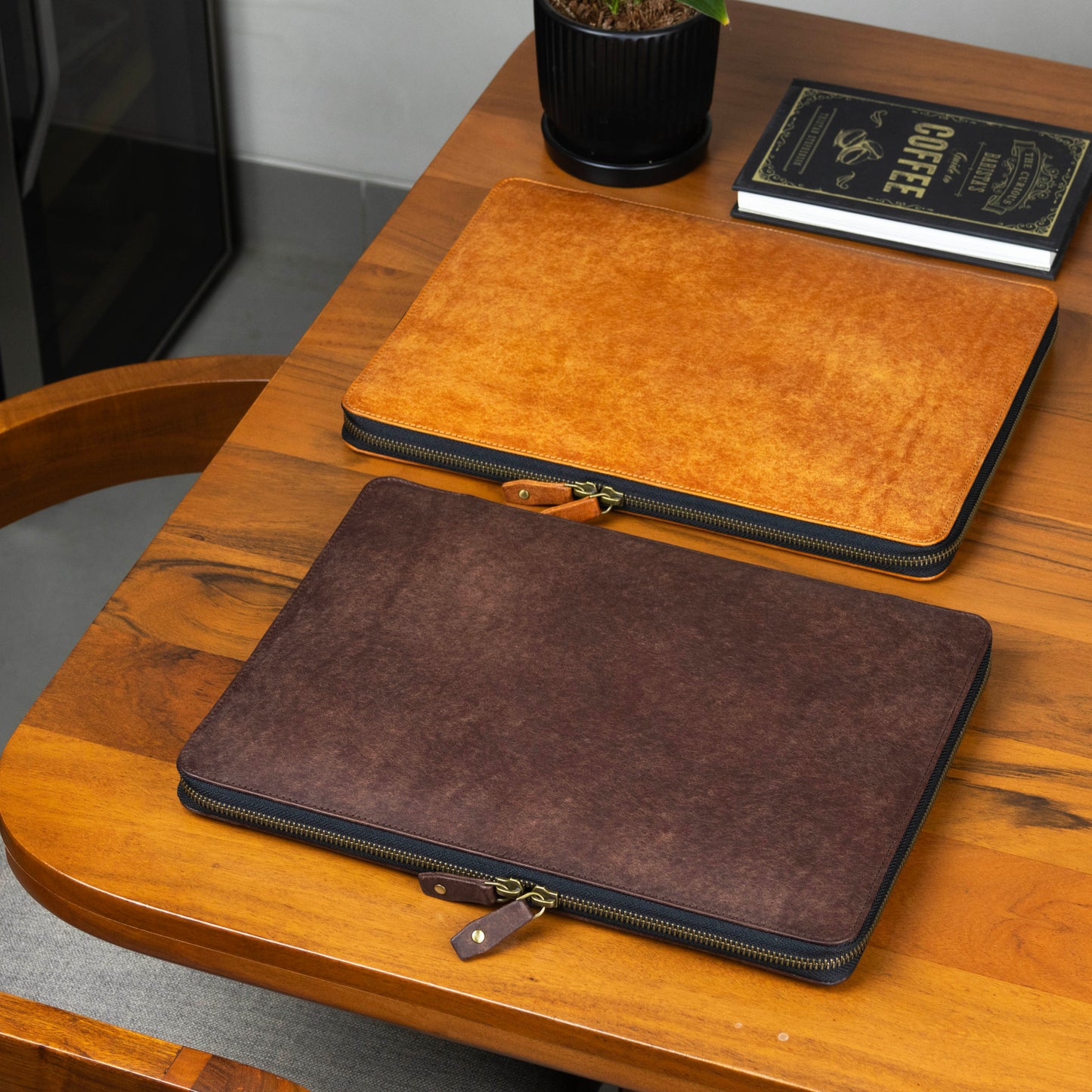 Offered in rich vegetable-tanned leather, tailored for our zip-around laptop case
